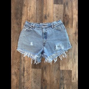 Adorable Vintage Levi’s 951 Cutoff Jean Shorts💕